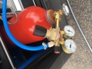 Gas wird in die Anlage gefüllt